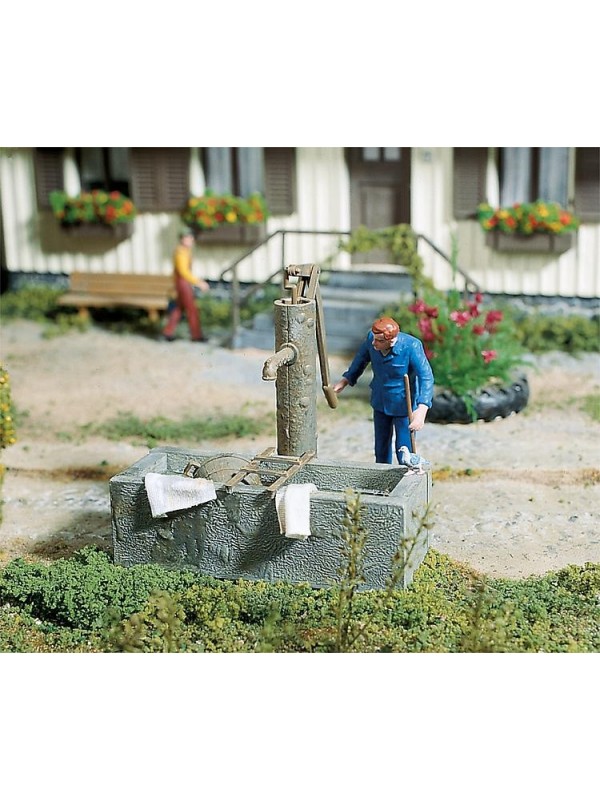 POLA 333212 Scala G Pompa a mano per acqua con abbeveratoio